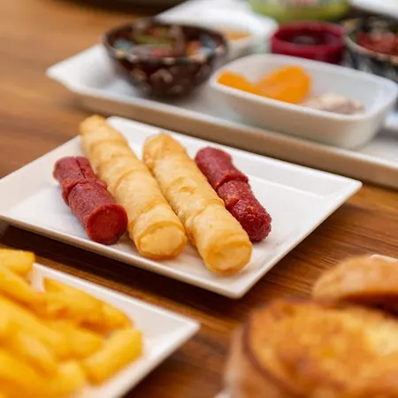 Azalea Mansion Oldcity Отель *